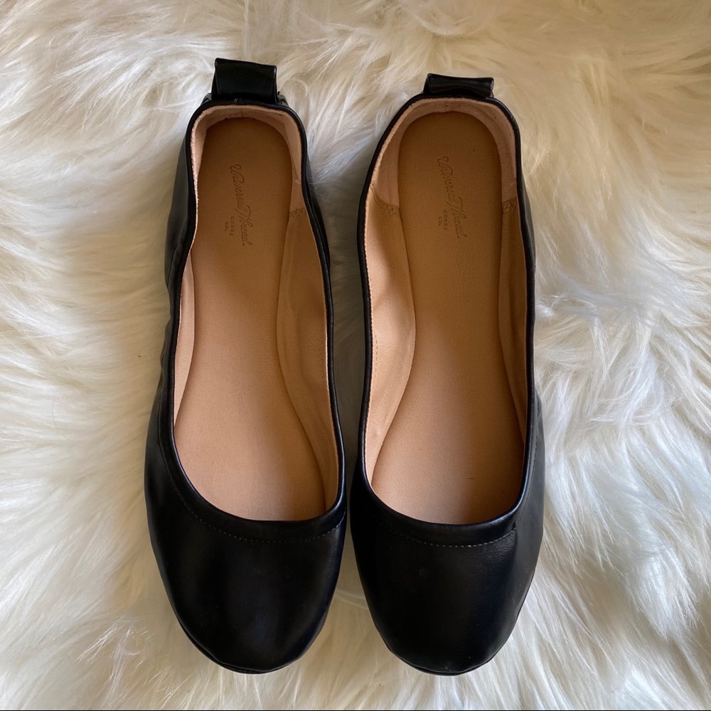 Universal thread black flats size 9.5